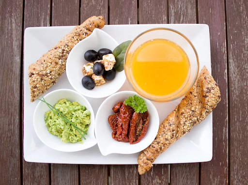 Ter um café da manhã equilibrado garante um dia mais produtivo e com maior disposição. | Foto: Pixabay.